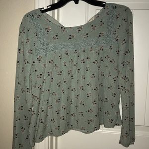 Sadie Robertson blouse
